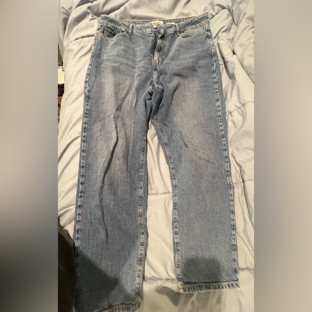 High rise mom jeans never worn